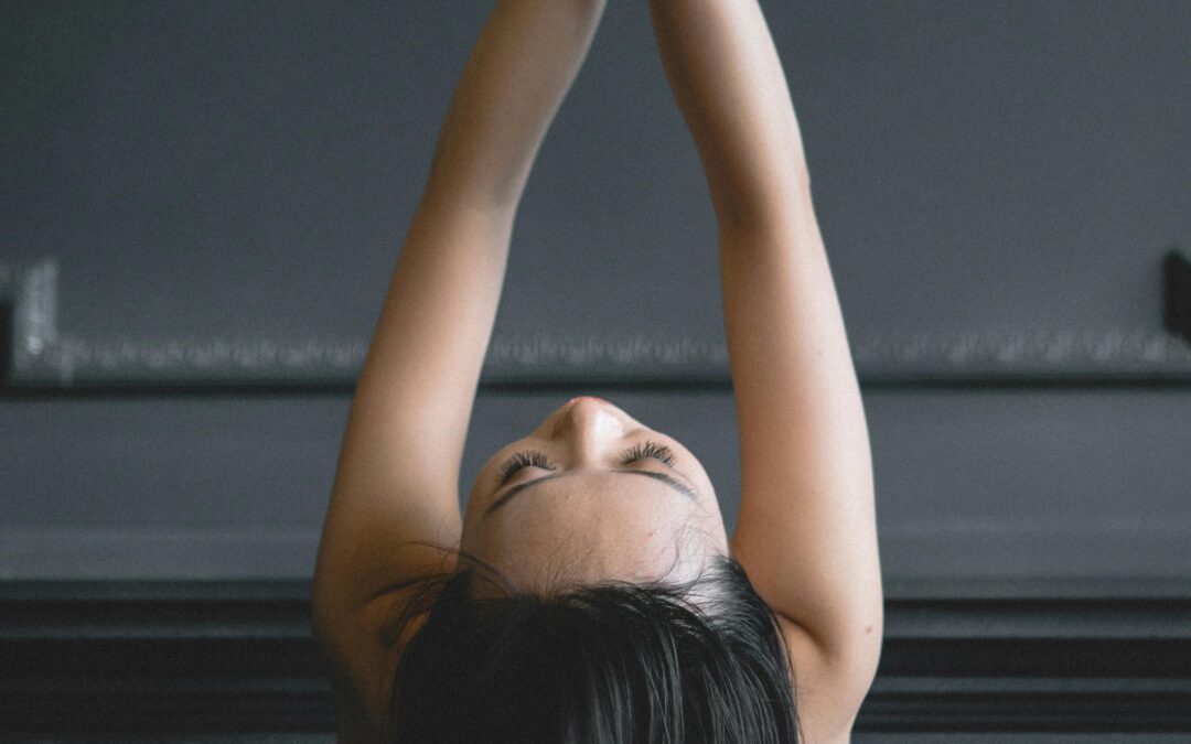 Dançar faz bem à saúde mental? A psicologia diz que sim. Descobre porquê.