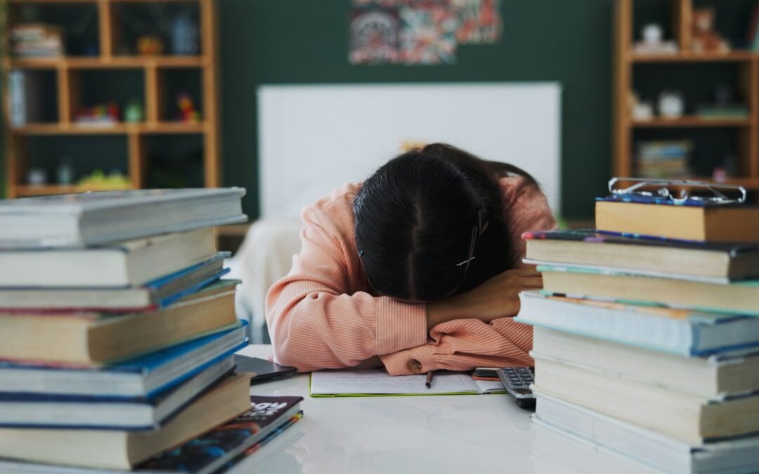 Burnout em adolescentes e estudantes: sintomas, causas e o que pode realmente ajudar a prevenir